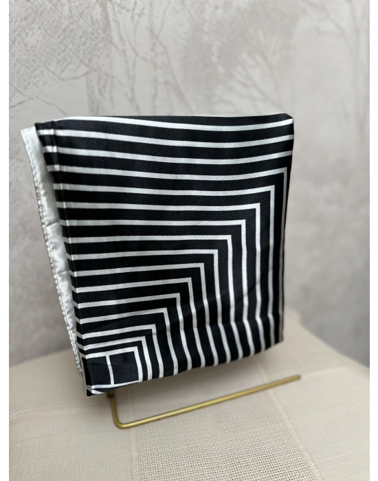 Siyah Beyaz Love Yazılı Fular 90*90