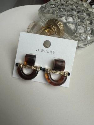 MNG Model Kemik Küpe