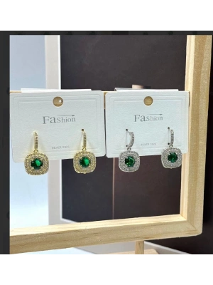 Özel Seri Zümrüt Yeşili Taşlı Sallantılı Küpe