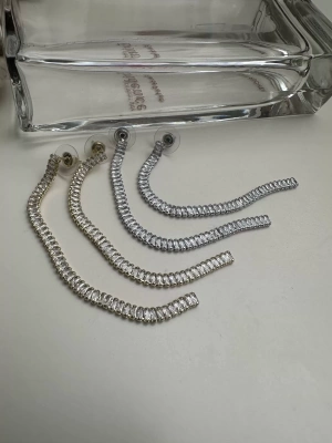 Altın Kaplama Baget Taşlı Küpe