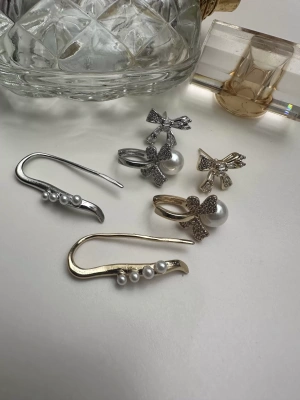 Altın Kaplama Kıkırdak Detaylı İnci Fiyonklu Set Küpe