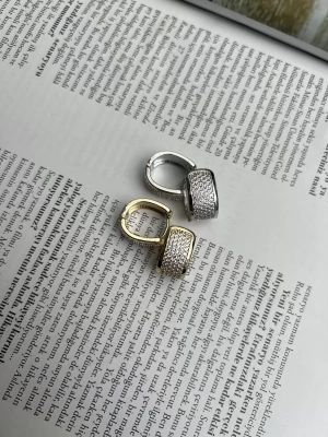 Altın Kaplama Özel Seri Taş Geçişli Küpe (Orta Boy)