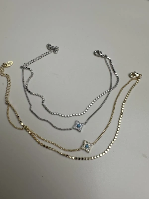 Altın Kaplama Pul Zincir Detaylı Çiçek Model Bileklik