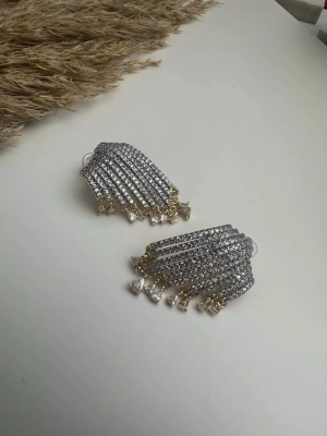 Altın Kaplama Taş Sallantılı Küpe