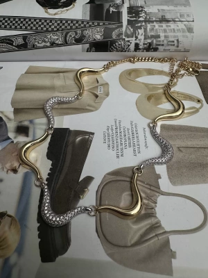 Altın Kaplama Taşlı Asimetrik Kolye