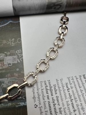 Altın Kaplama Taşlı Kare Model Bileklik