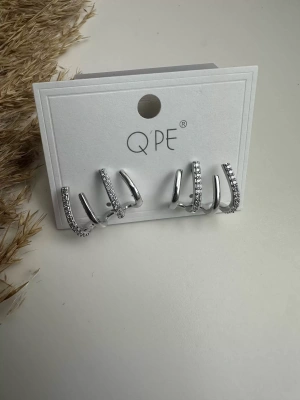 Altın kaplama üçlü görünüm taş detay küpe