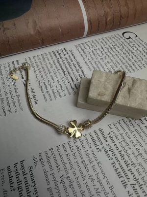 Altın Kaplama Yonca Taşlı Bileklik