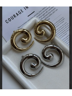 Asimetrik Halka Küpe