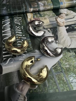 Asimetrik Halka Küpe