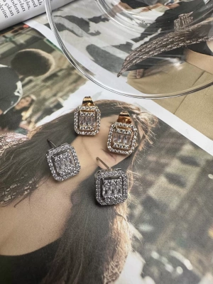 Baget Taş Altın Kaplama Küpe