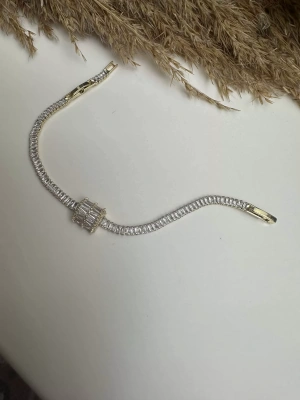 Baget Taşlı Altın Kaplama Bileklik