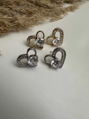 Altın Kaplama Kalp Taş Detay Küpe