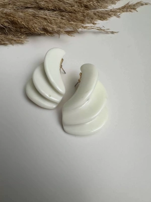 ZRA Model Beyaz Kabul Model Tasarım Küpe