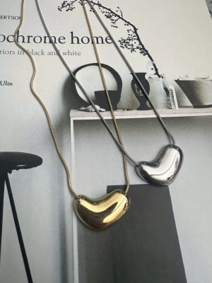 Çelik Asimetrik Kalp Kolye