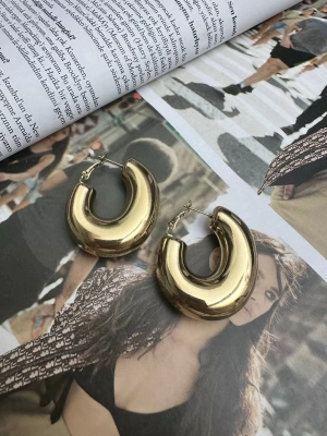 Çelik Bombeli Halka Küpe