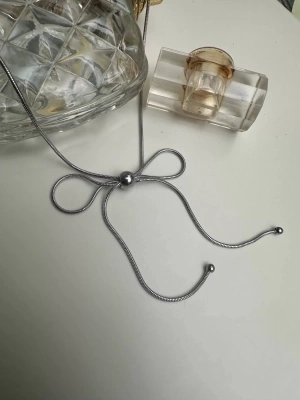 Çelik Fiyonklu Kolye