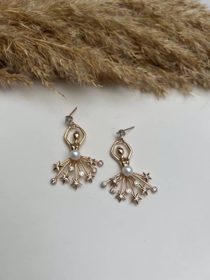 Çelik Kararmaz Balerin Kız Tasarım Küpe