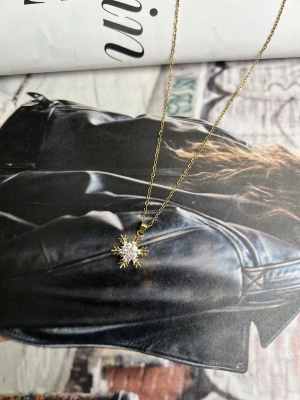 Çelik Kararmaz Kar Tanesi Kolye