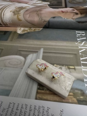 Çelik Kararmaz Unicorn Model Çocuk Küpesi