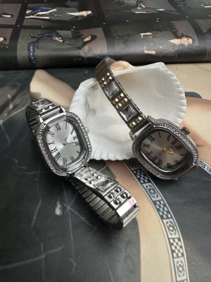 Çelik Kasa Nomi Model Lastikli Saat