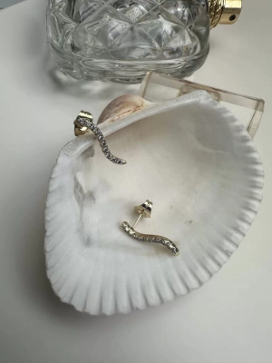 Çelik Tasarım Taşlı Küpe