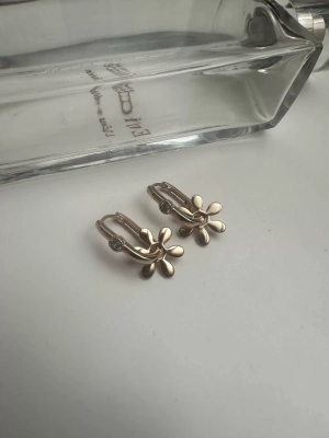 Çelik Taşlı Çelik Küpe