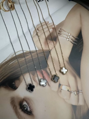 Çelik Tekli Van Cleff Kolye