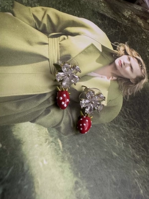 Çiçek Çilek Küpe