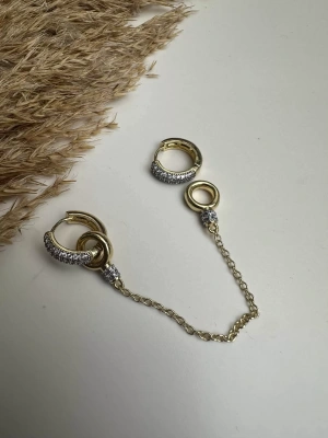 Çift kelepçe model özel seri altın kaplama taşlı zincir detay küpe