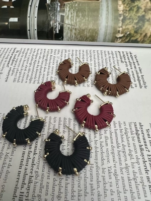 Deri Görünümlü Topçuk Halka Küpe