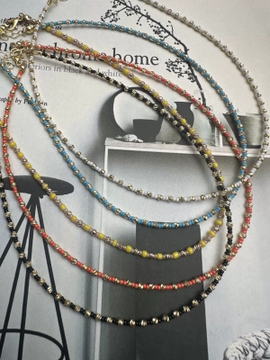 Dorika Detaylı Renkli Boncuk Kolye