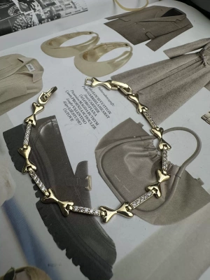 Fiyonklu Taşlı Altın Kaplama Bileklik