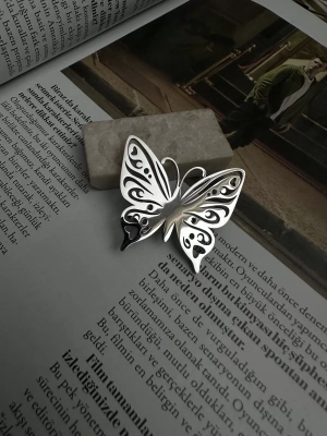 Gümüş Renk Kelebek Broş