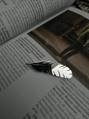 Gümüş Renk Tüğ Model Broş