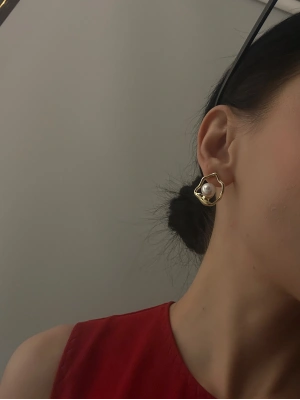 İnci Asimetrik Plaka Küpe