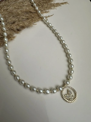 İnci Kelebek Figür Kolye