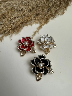 İnci Taşlı Gül Broş