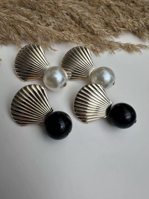 Top Beyaz Siyah İnci Küpe