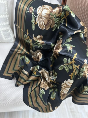 Kahve Tarçın Çiçek Motif 90*90 Fular