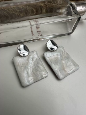 Kare Silver Geçişli Mineli Küpe