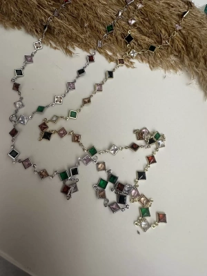 Kare Taşlı Y Kolye