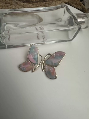 Kelebek Tasarım Mineli Küpe