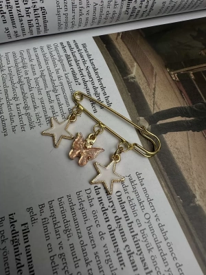 Kelebek Ve Yıldız Detay Yaka İğnesi