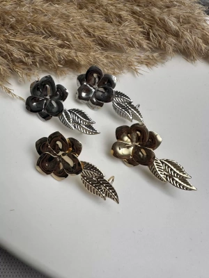 Kıkırdak Eklentili Çiçek Tasarım Plaka Küpe