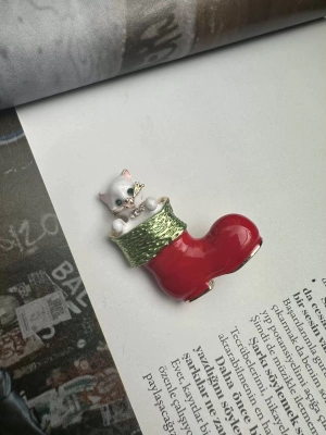 Kırmızı Pabuçlu Kedi Broş