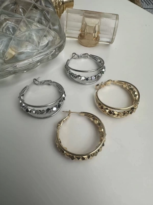 Küp Geçişli Tasarım Halka Küpe