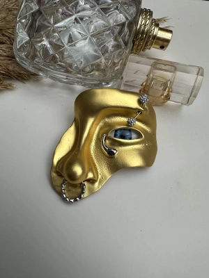 Maske Mavi Göz Piercingli Tasarım Broş