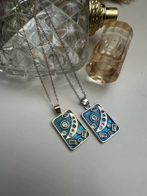 Mavi Plaka Gezegen Çelik Kolye