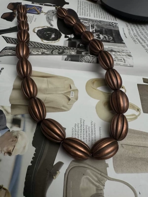 Metalik Parlak Hareli Kahve Kolye